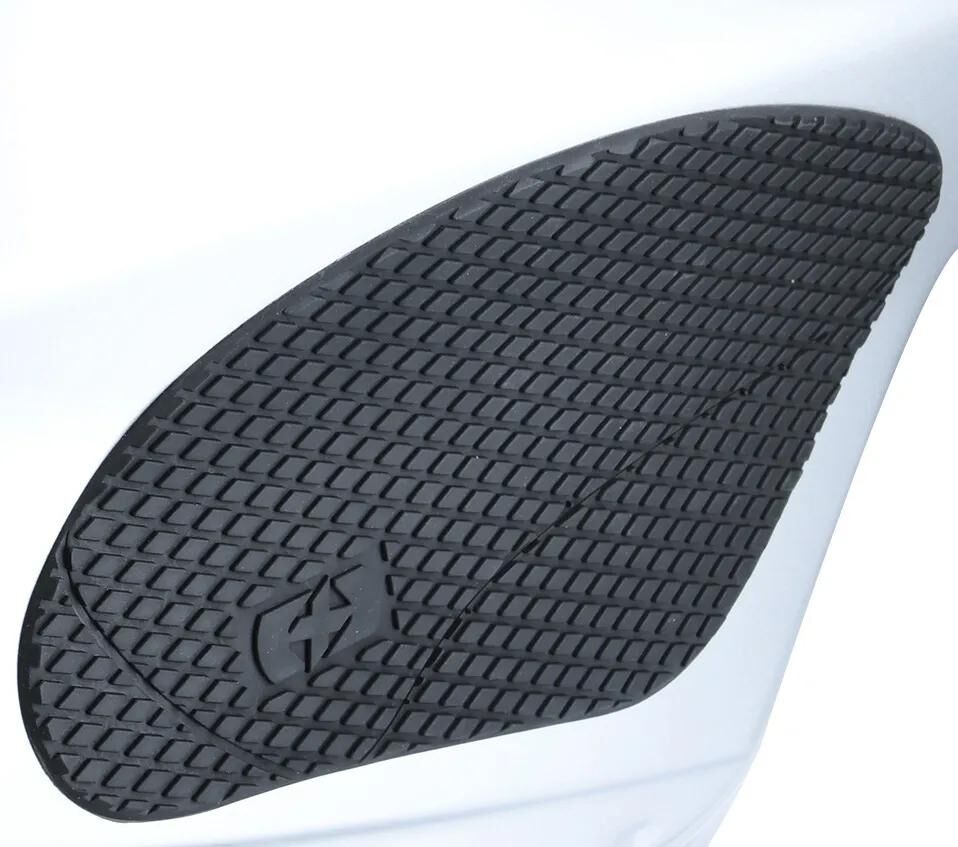 Protège-réservoir Oxford Gripper Protège-réservoir en silicone noir sur le côté