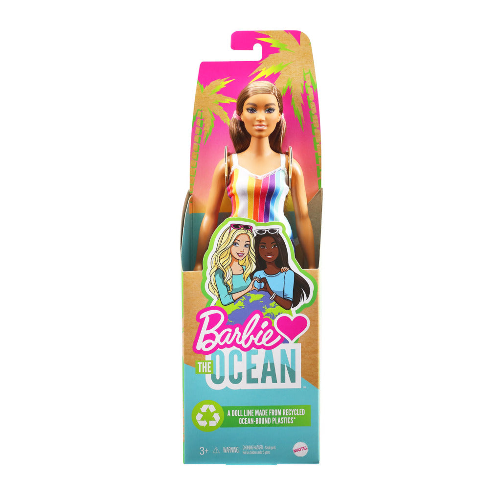 Barbie adore la robe arc-en-ciel de l'océan