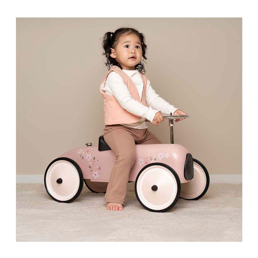 Petite voiture rétro hollandaise rose