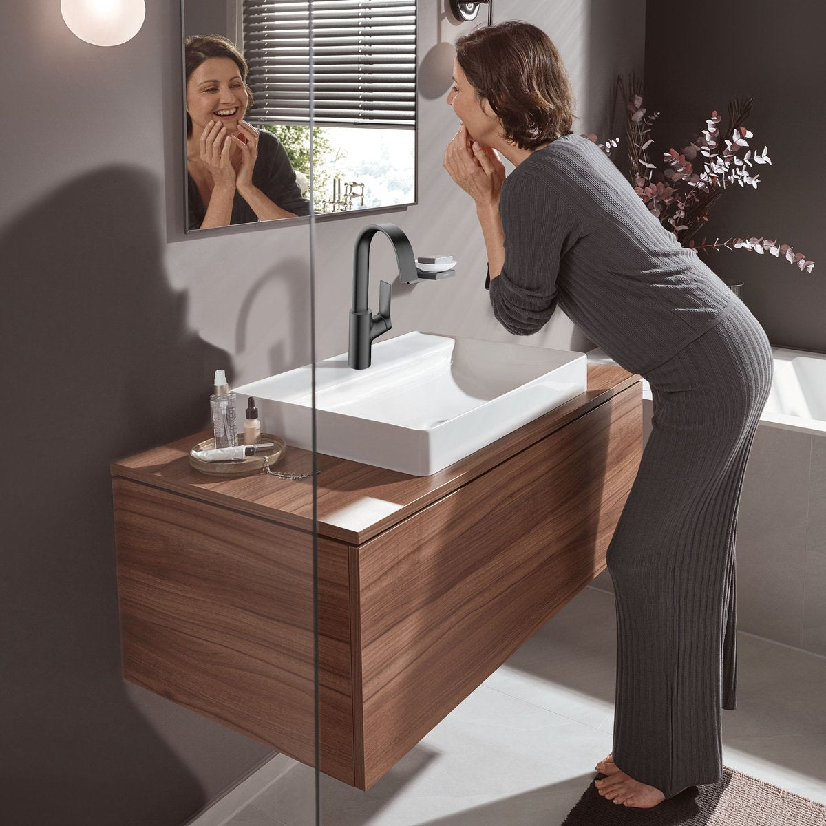 Hansgrohe Vivinis mitigeur lavabo 210 avec bec orientable et bonde extractible chrome noir brossé