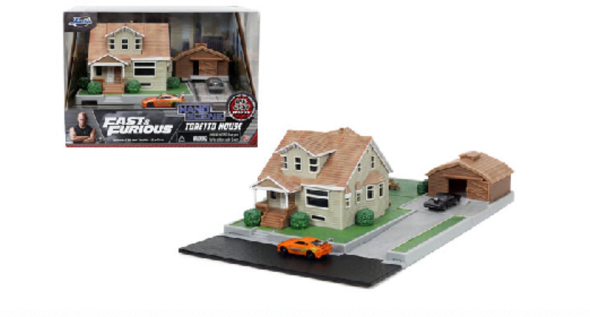 Jada joue au diorama de la maison de Jada Fast Furious Nano Dom avec des véhicules