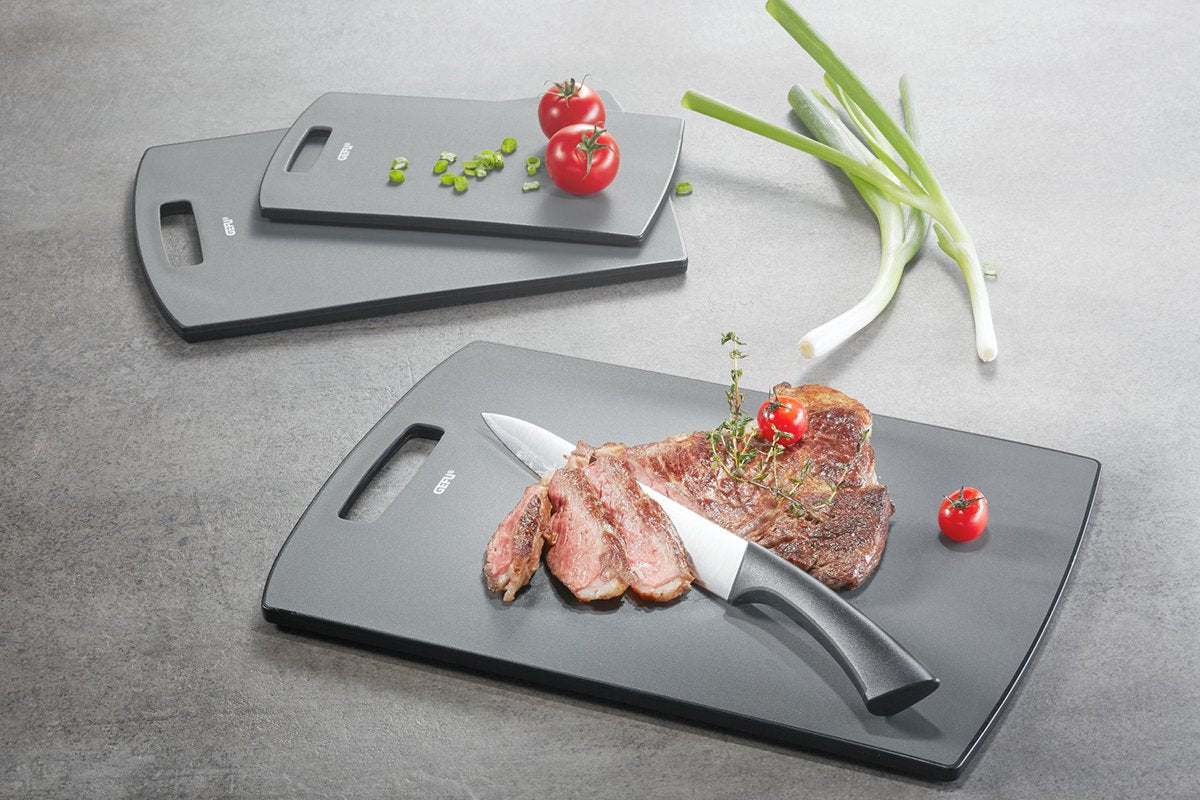 Planche à découper Gefu levoro – 31 x 21,5 cm – antibactérienne – passe au lave-vaisselle – plastique – gris