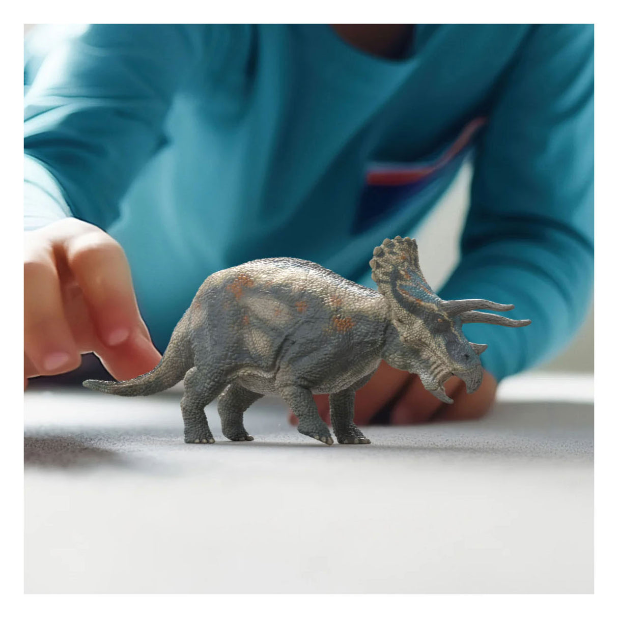Tricératops jouet dinosaure Schleich avec tête mobile.