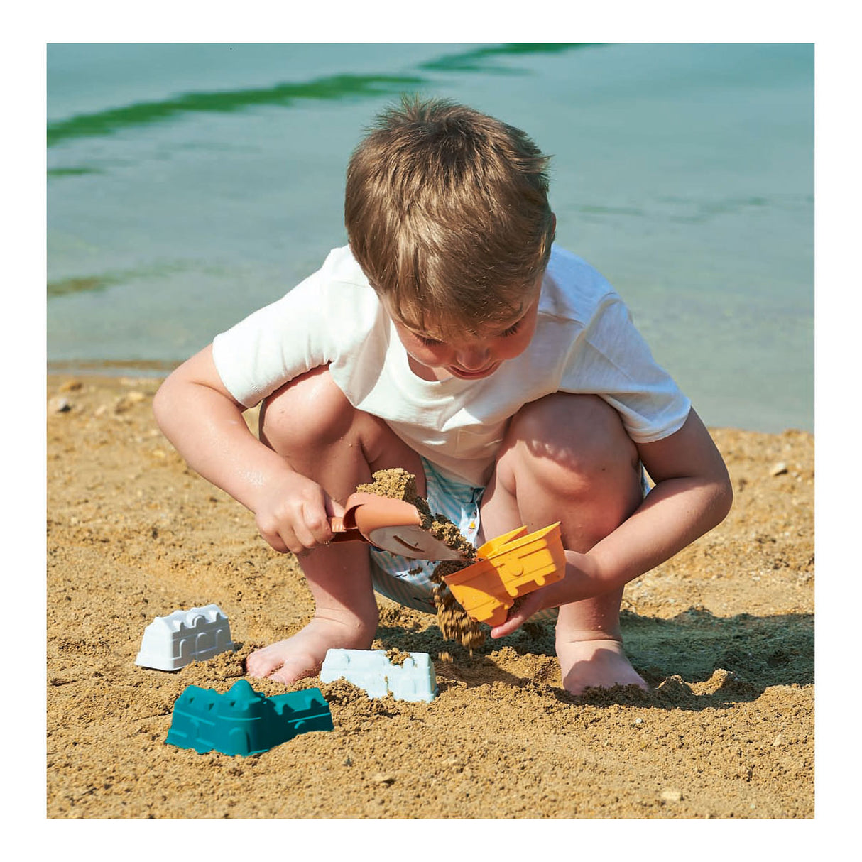 Moules à sable château Ecoiffier avec pelle - 5 pcs.