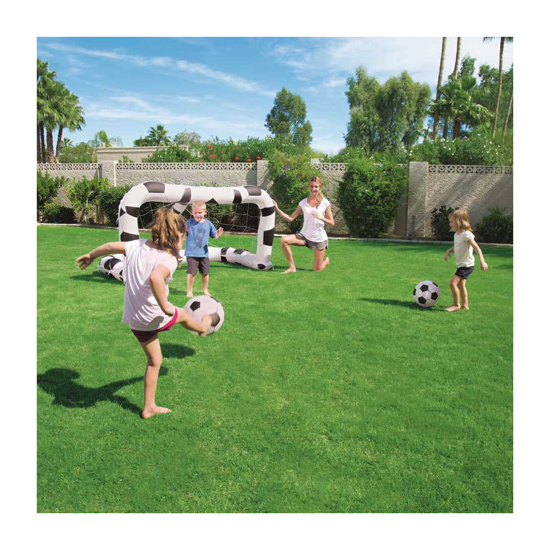 But de football gonflable Bestway 213x117c