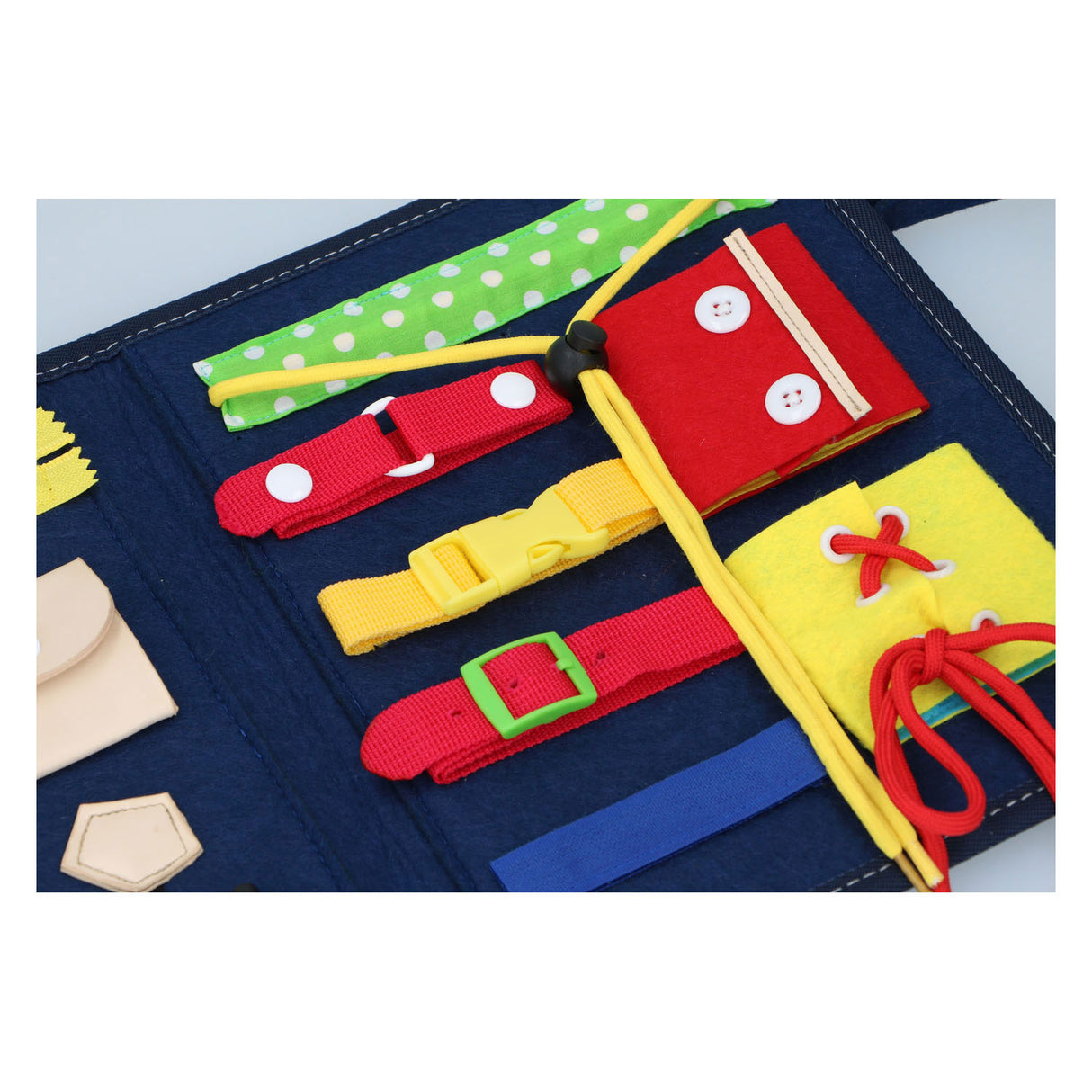 Eddy Toys Livre d'activités Montessori - Apprendre à ouvrir et fermer les vêtements - Pratiquer la motricité