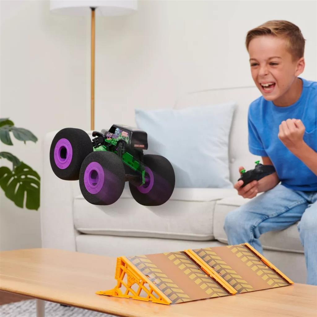 Monster Jam Monster Jam RC Grave Digger Rampe Champ 1:16