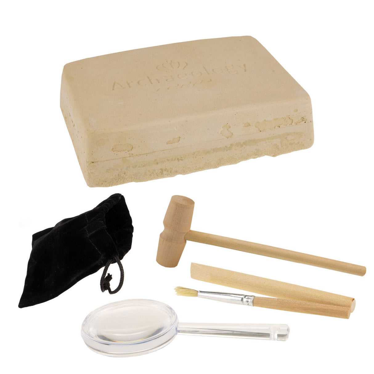 Explorez les cristaux sertis d'excavation avec une loupe
