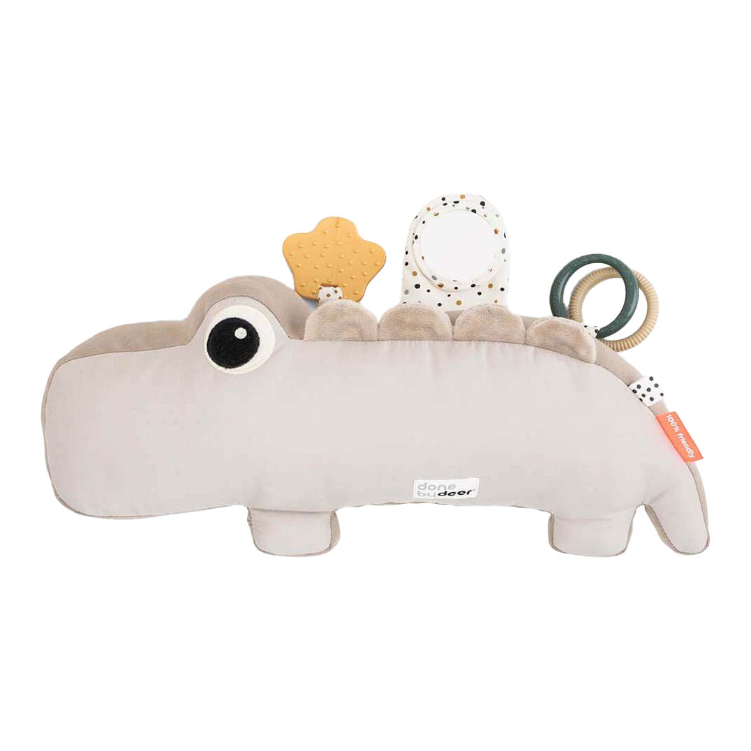 Done by deer jouet sur le ventre croco beige