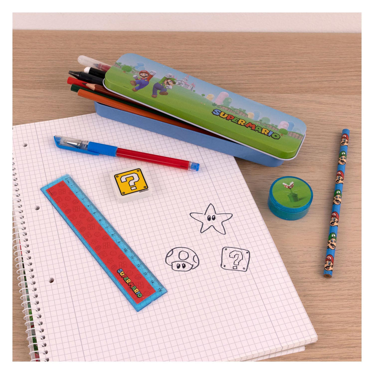 Undercover GmbH Undercover Super Mario School Set - Boîte de 7 pièces avec papeterie.