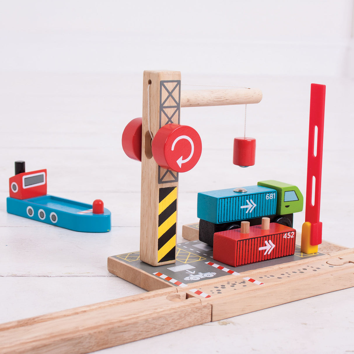 Rails en bois Bigjigs - chantier naval à conteneurs