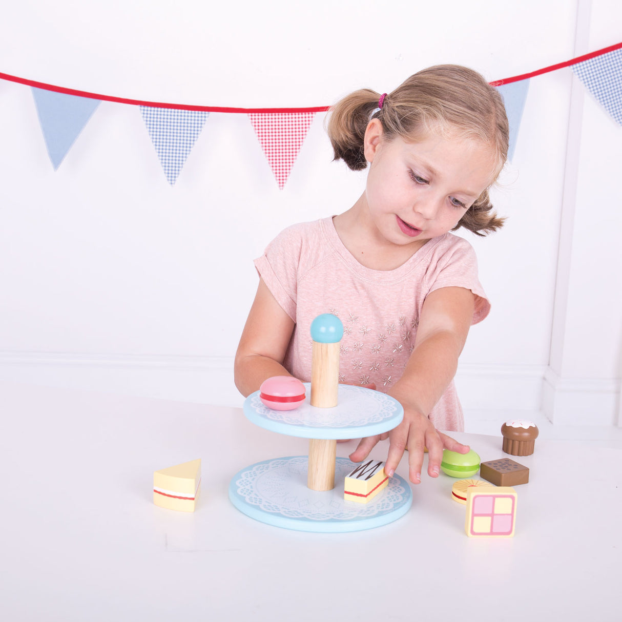 Présentoir à gâteaux Bigjig avec cupcakes