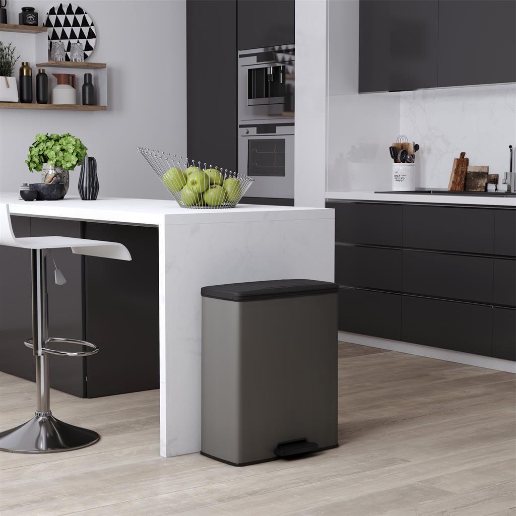 Poubelle à pédale Curver Decobin 65l gris froid