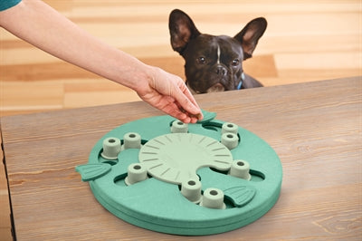 Nina Ottosson ouvrier chien composite 34,5x34,5x5 cm