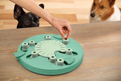 Nina Ottosson ouvrier chien composite 34,5x34,5x5 cm