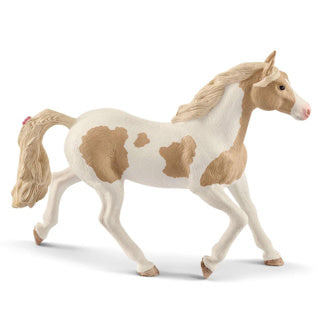 Les chevaux Schleich peignent la jument - figurine de jeu pour enfants.