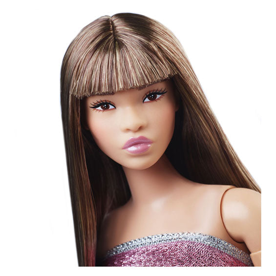 Mattel Barbie a l'air de mode poupée avec une robe rose