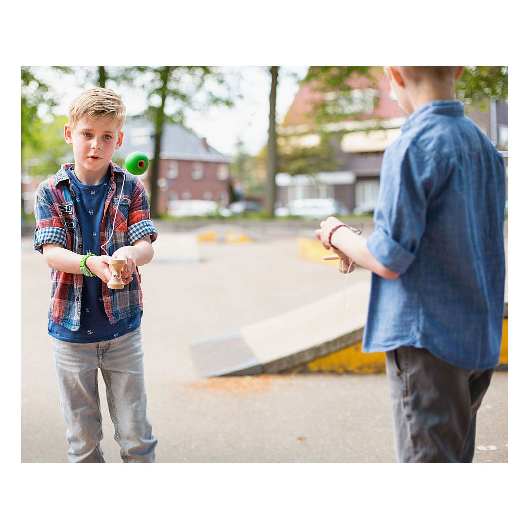Bs Toys Jeu Kendama - Jeu de capture - Jeu d'adresse japonais à partir de 8 ans - Catch Ball - Jouets pour enfants - Jeu en bois - Entraînement à la coordination - Jeu Kendama - Jouets en bois