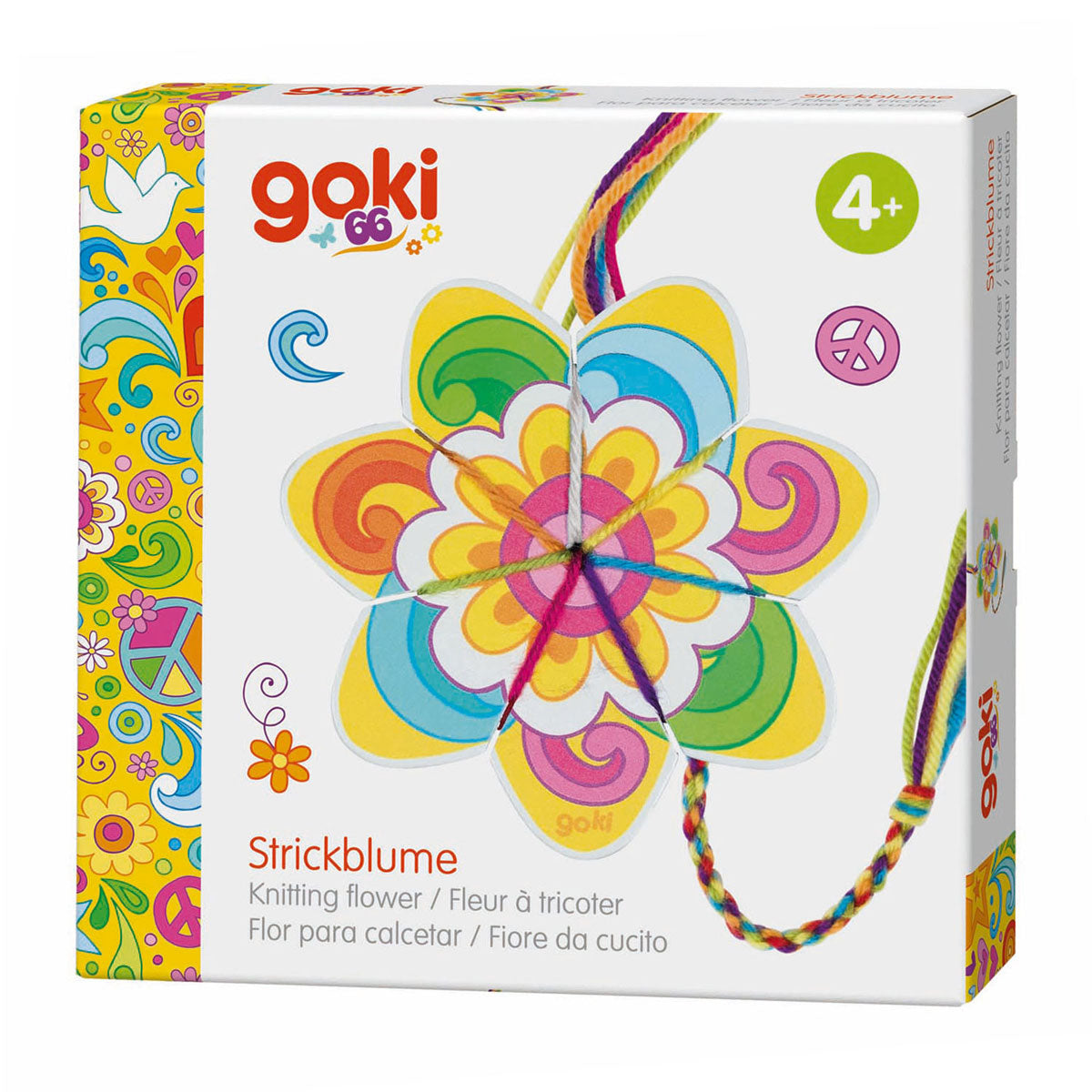 Goki tricotant une fleur et tricotant un papillon
