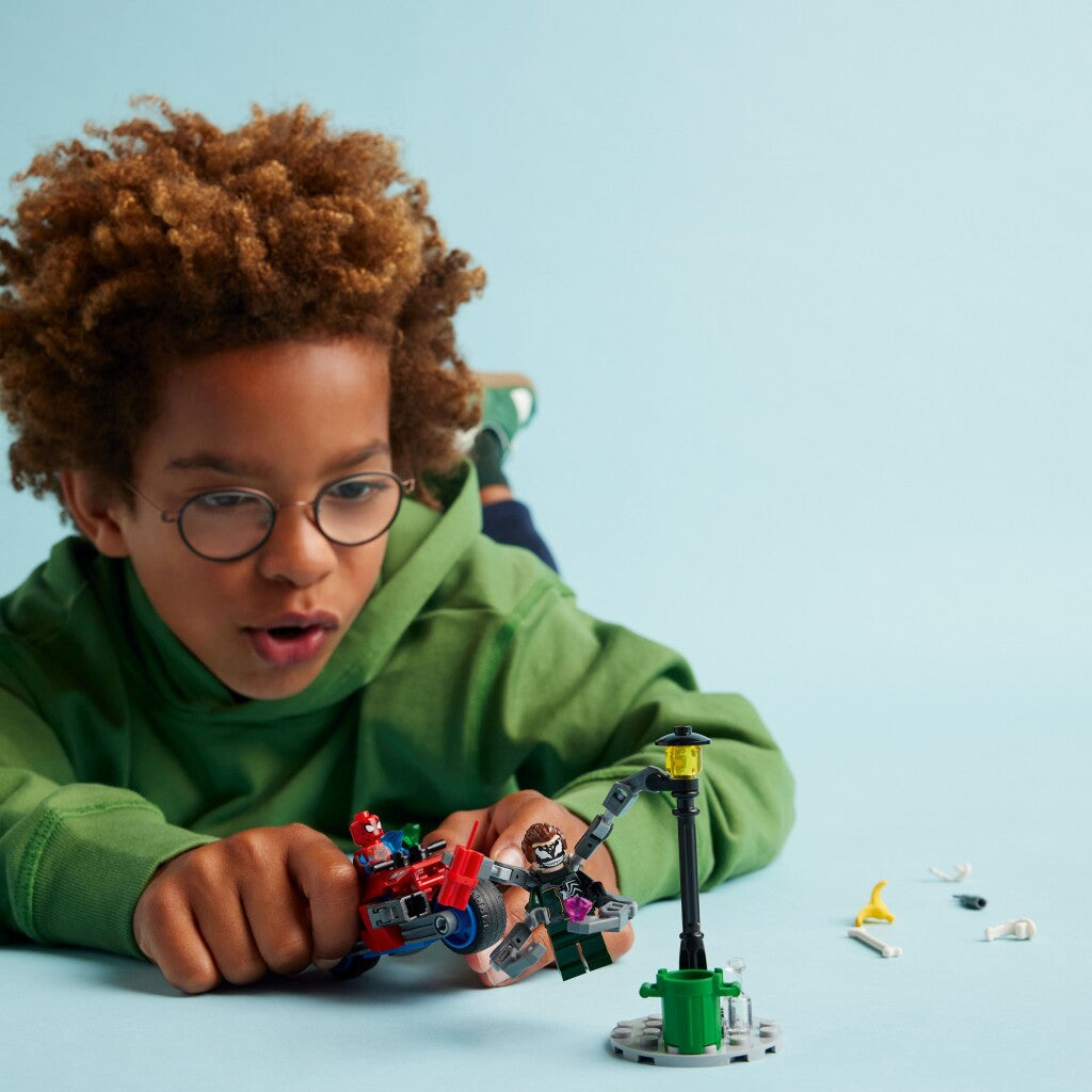 LEGO LEGO Super Heroes 76275 Motorcycle Pursuit: Spider-Man contre Doc Ock