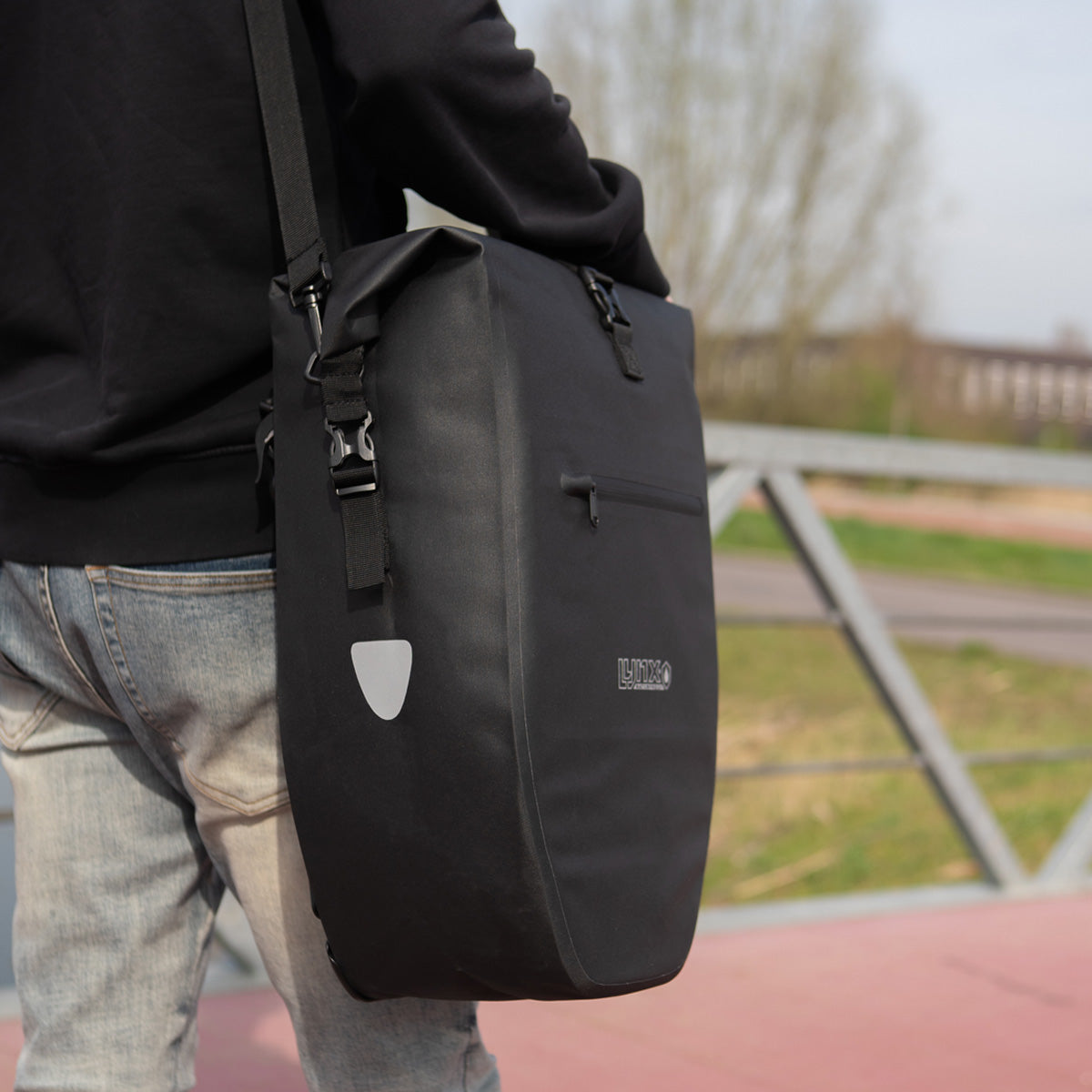 Sacoche de vélo Lynx simple TPU 28L bleu étanche e-bike Hayes