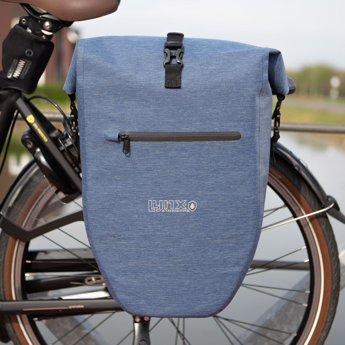 Sacoche de vélo Lynx simple TPU 28L bleu étanche e-bike Hayes