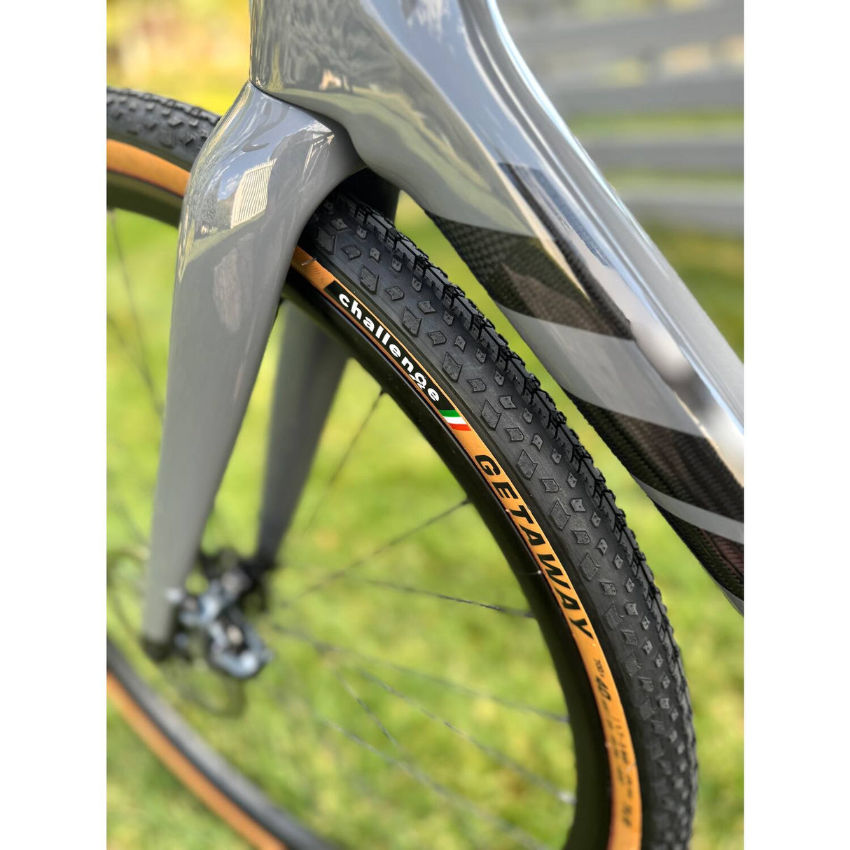Challenge - escapade course pneu tlr 700x40c noir marron