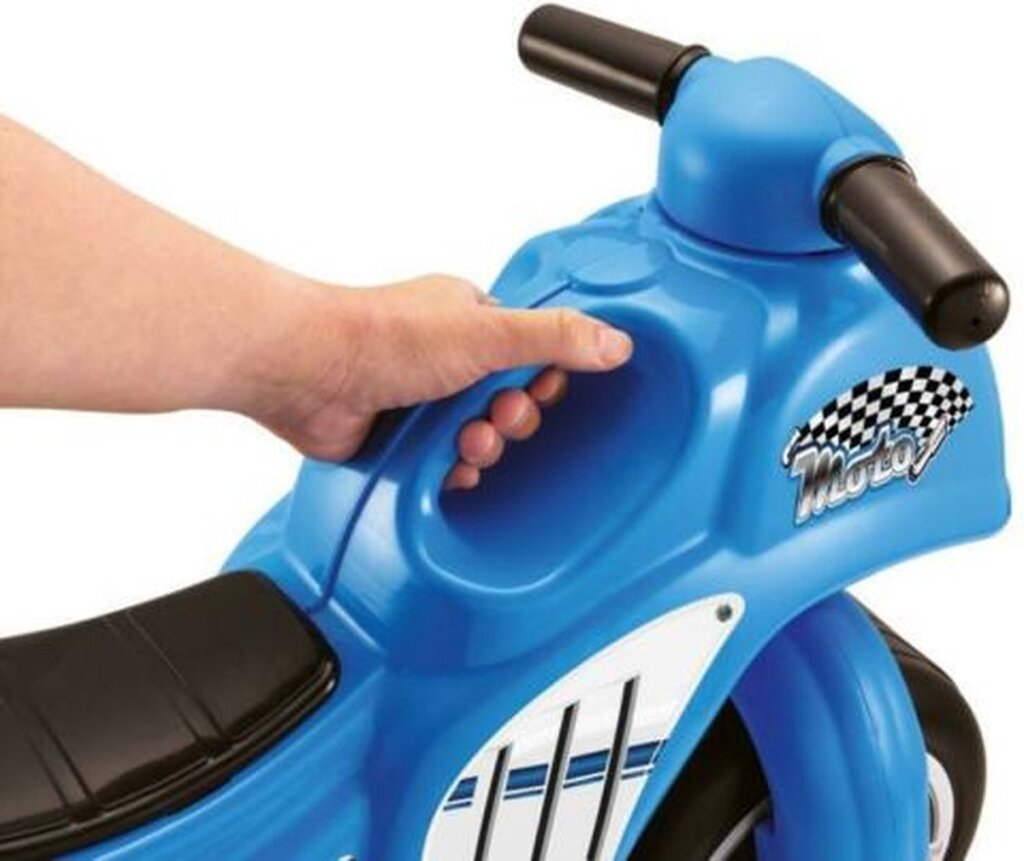Dolu mon premier moteur de course bleu