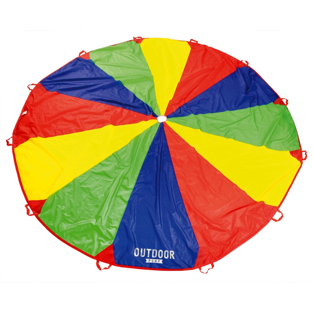 Jouer en plein air en tissu de parachute avec des balles