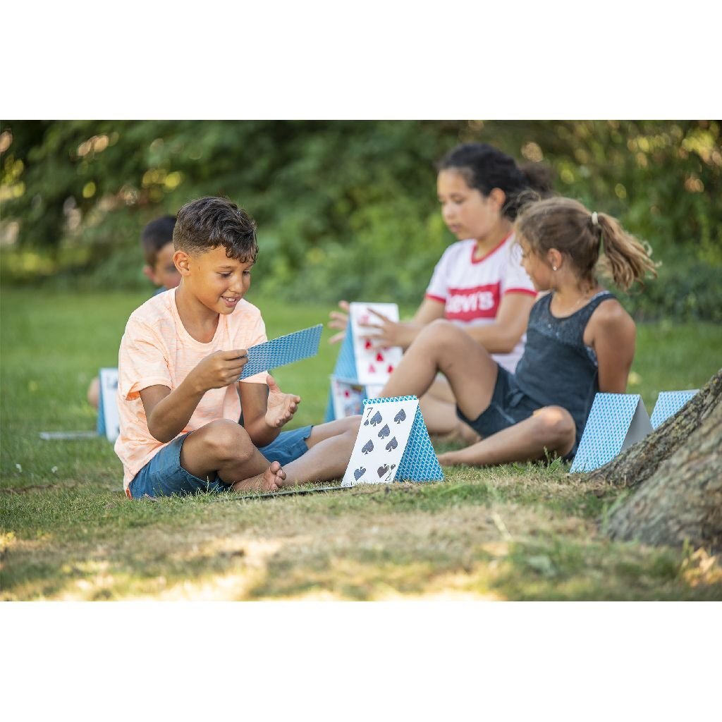 Grand jeu de cartes pour jouer en plein air