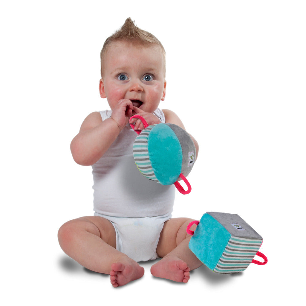 Angel Toys hochet cube avec clochette 11 cm
