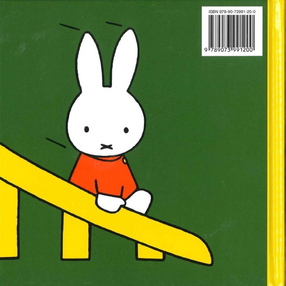 Maison du livre Central Miffy dans l'aire de jeux