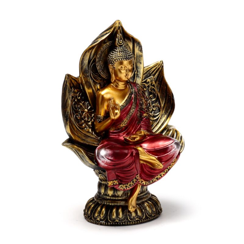 Bouddha thaïlandais en or rouge, lotus assis