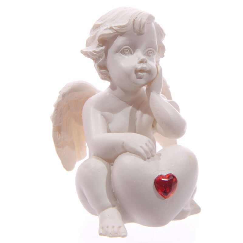 Chérubin blanc assis avec une pierre précieuse coeur rouge