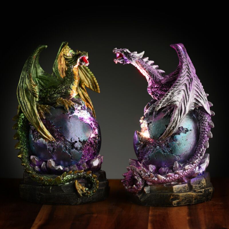 Légendes sombres ont mené une géode contournant un œuf de dragon