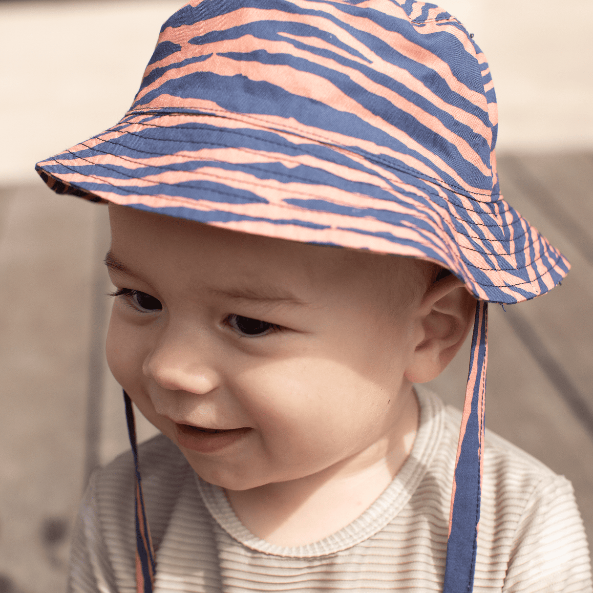 Rayures vibrantes | chapeau de soleil uv bleu orange
