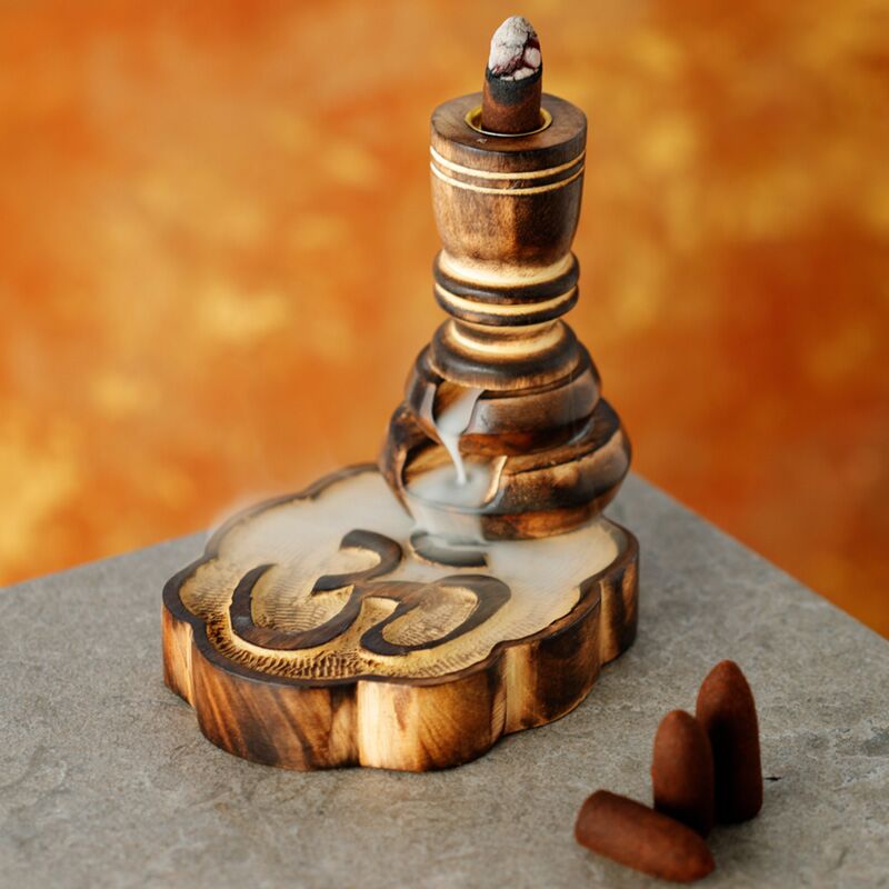 Porte-encens à reflux en bois de manguier sculpté Om