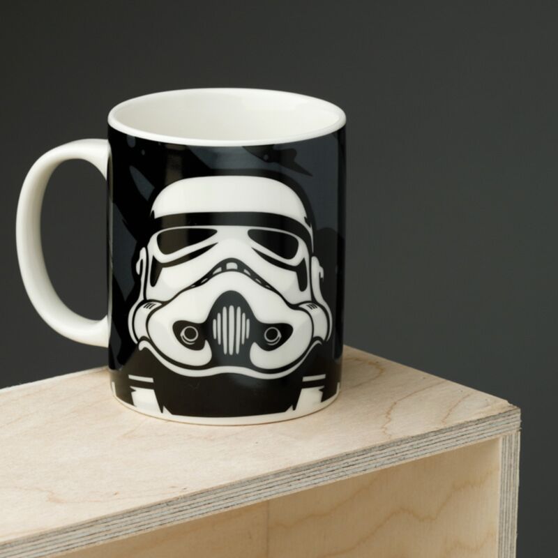 La tasse originale en porcelaine noire stormtrooper