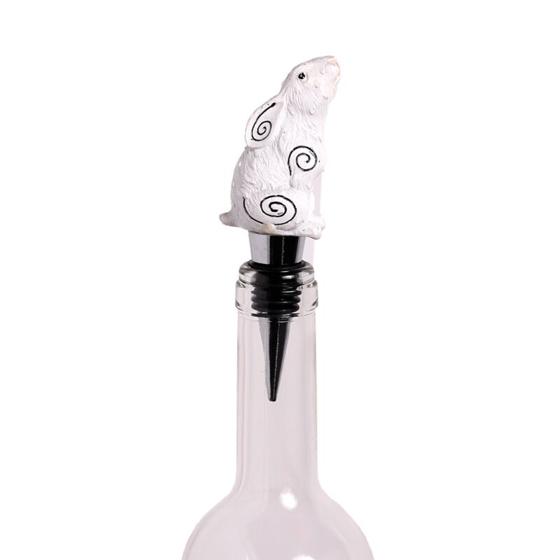 Bouchon de bouteille de lièvre regardant la lune