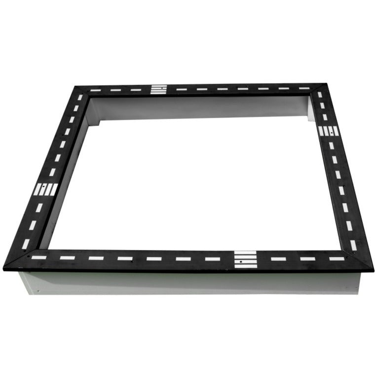Box sable de sable ensoleillé avec rue