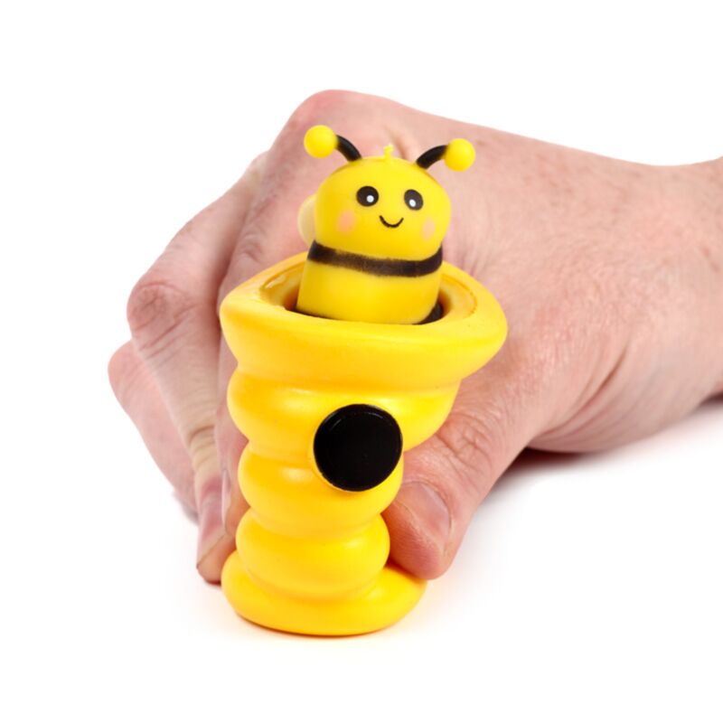 Une ruche d'abeilles compressible sort