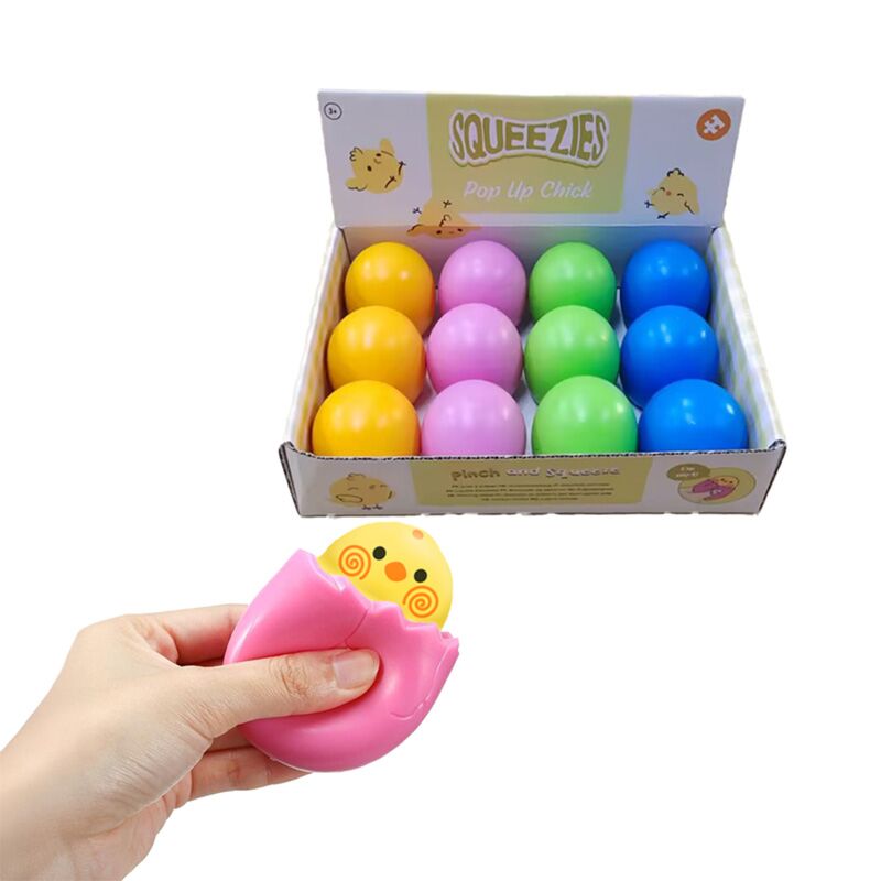 Un poussin à éclore au printemps et à presser sort