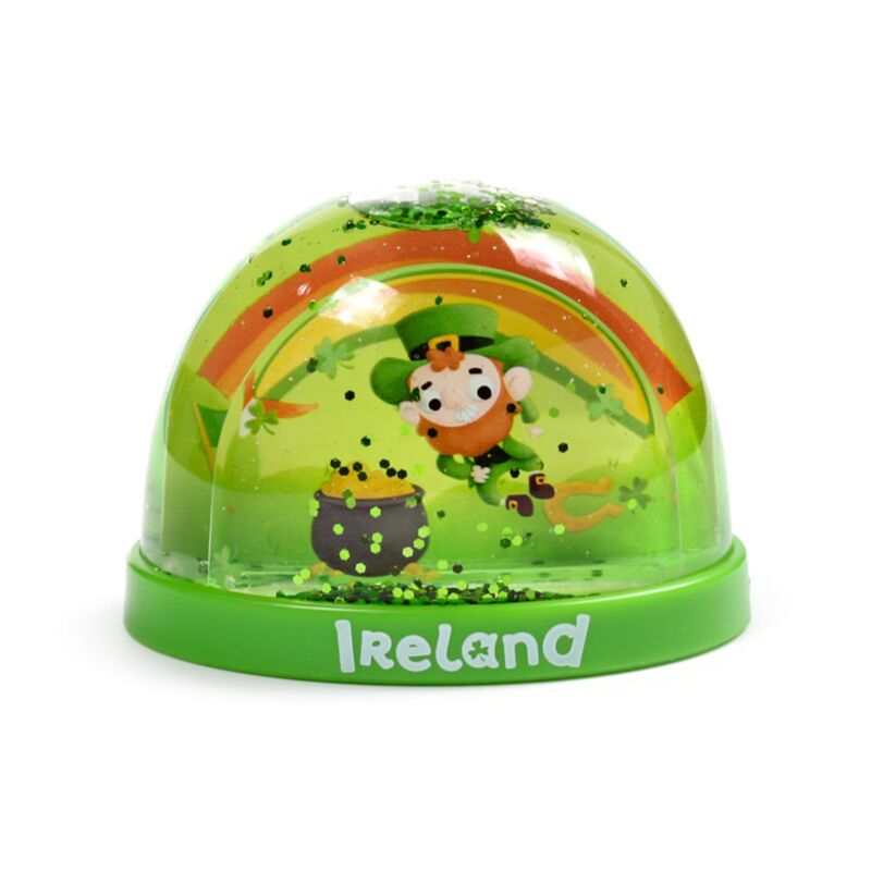 Boule à neige à paillettes moyennes d'Irlande de chance irlandaise
