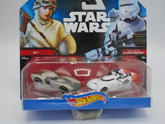 Hasbro Star Wars 2 voitures Rey avec Flametrooper du Premier Ordre