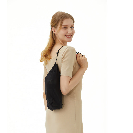 Chipolino Bobby Ergonomic Baby Carrier avec Hood Fly Ebony Black Grey