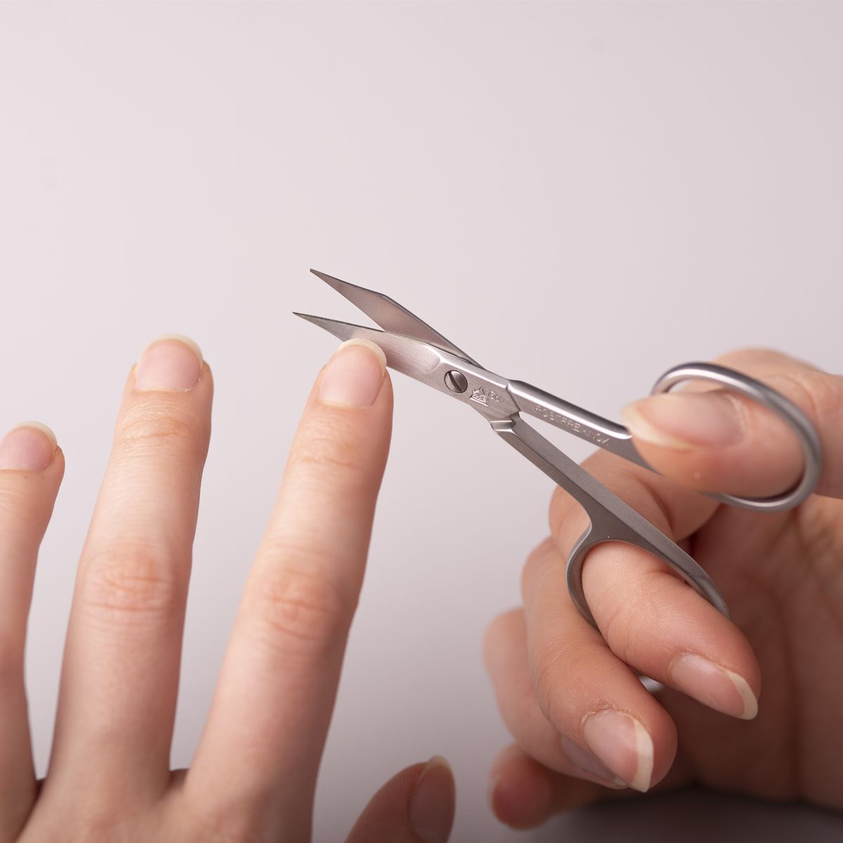 Ciseaux à ongles Erbe Solingen avec pointe pointue 9 cm (erbe91361)