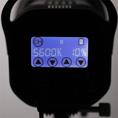 Lampe LED bicolore Falcon Eyes Dimmable BL-10TD sur batterie Démo