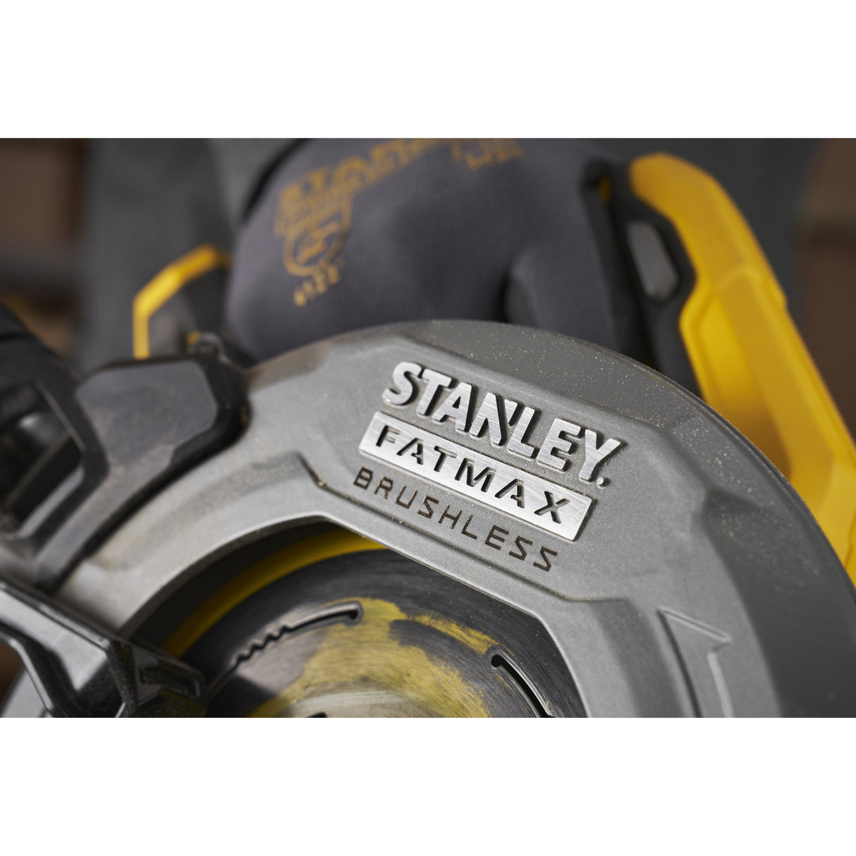 Scie circulaire Stanley fatmax v20 18v scie circulaire à main 190mm (noir jaune, batterie et chargeur inclus, avec étui)