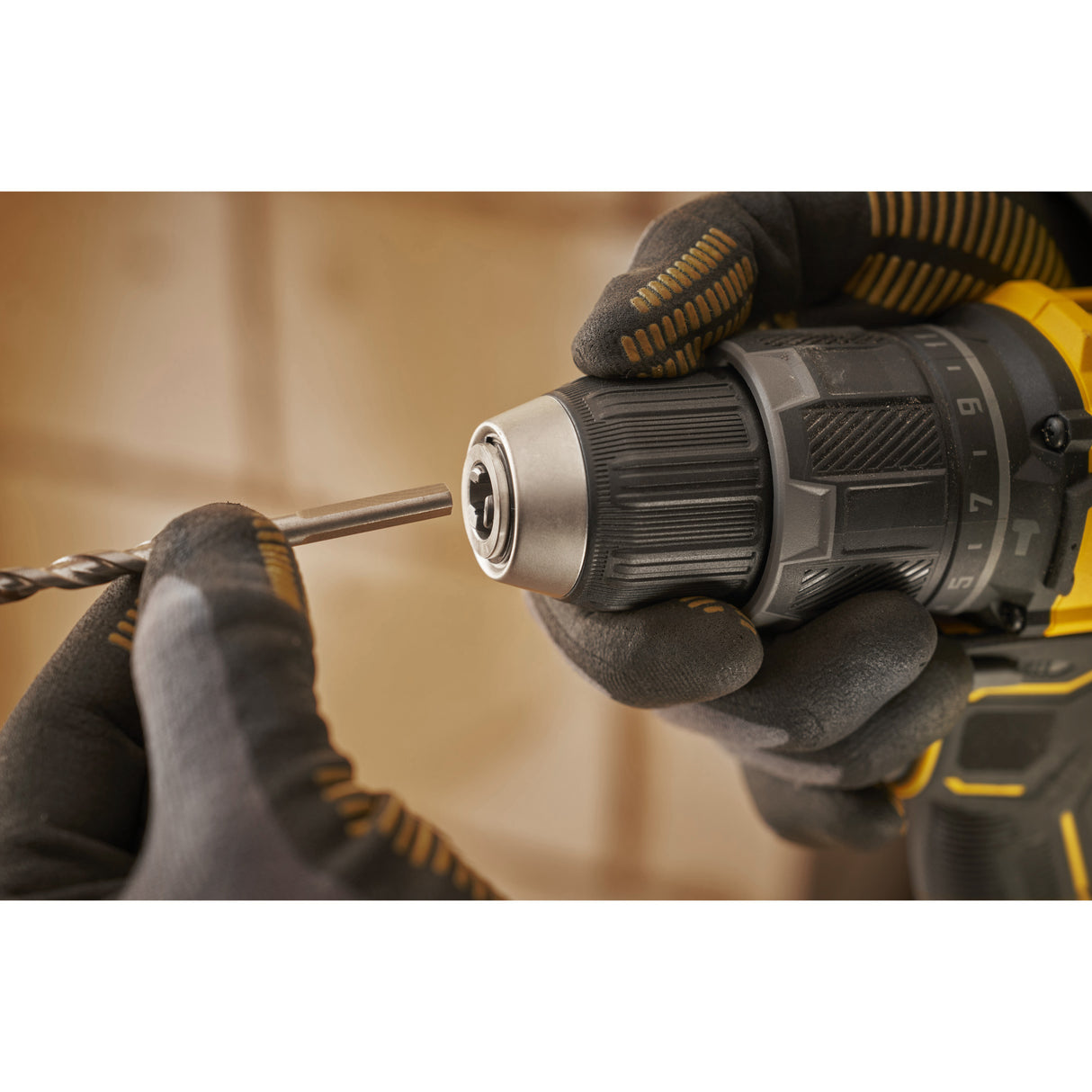 Tournevis perceuse à percussion Stanley Fatmax V20 18V (noir jaune, 2 piles et chargeur inclus, avec étui)