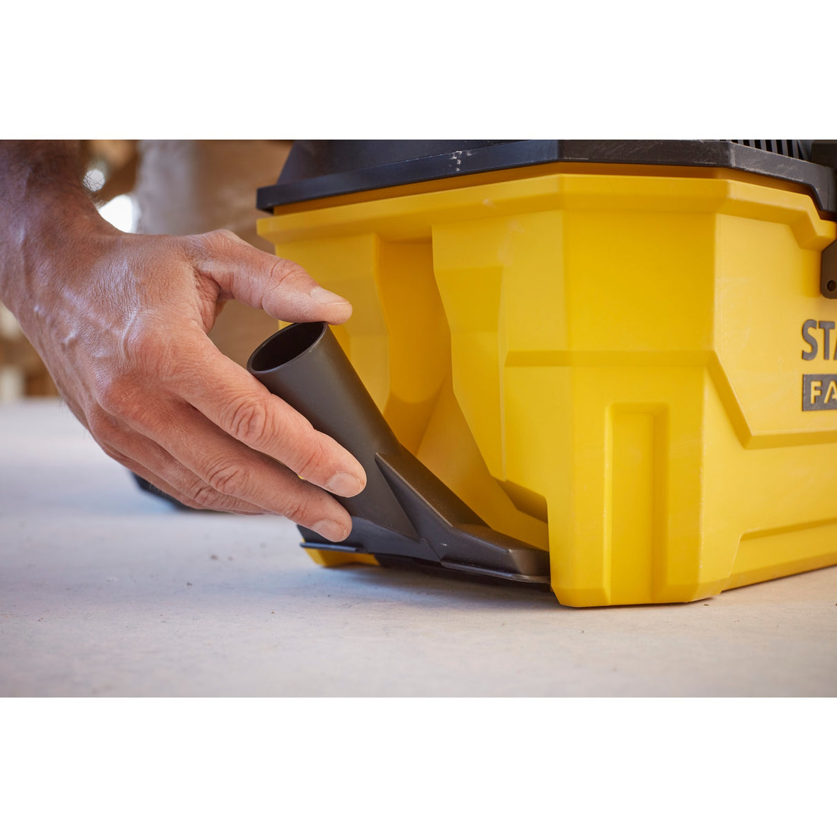 Stanley Fatmax V20 18V 7,5L Nat et tissus sans fil secs